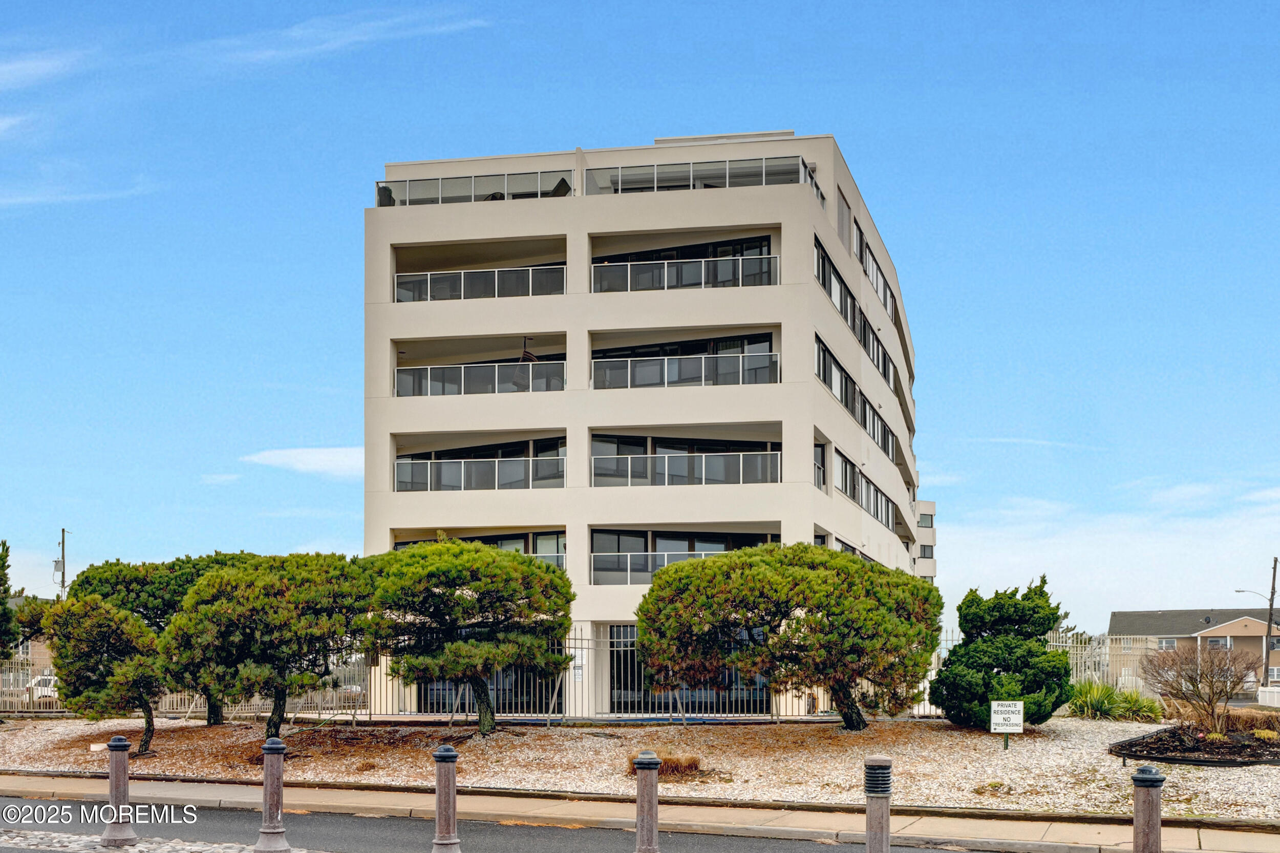 525 Ocean Boulevard 303