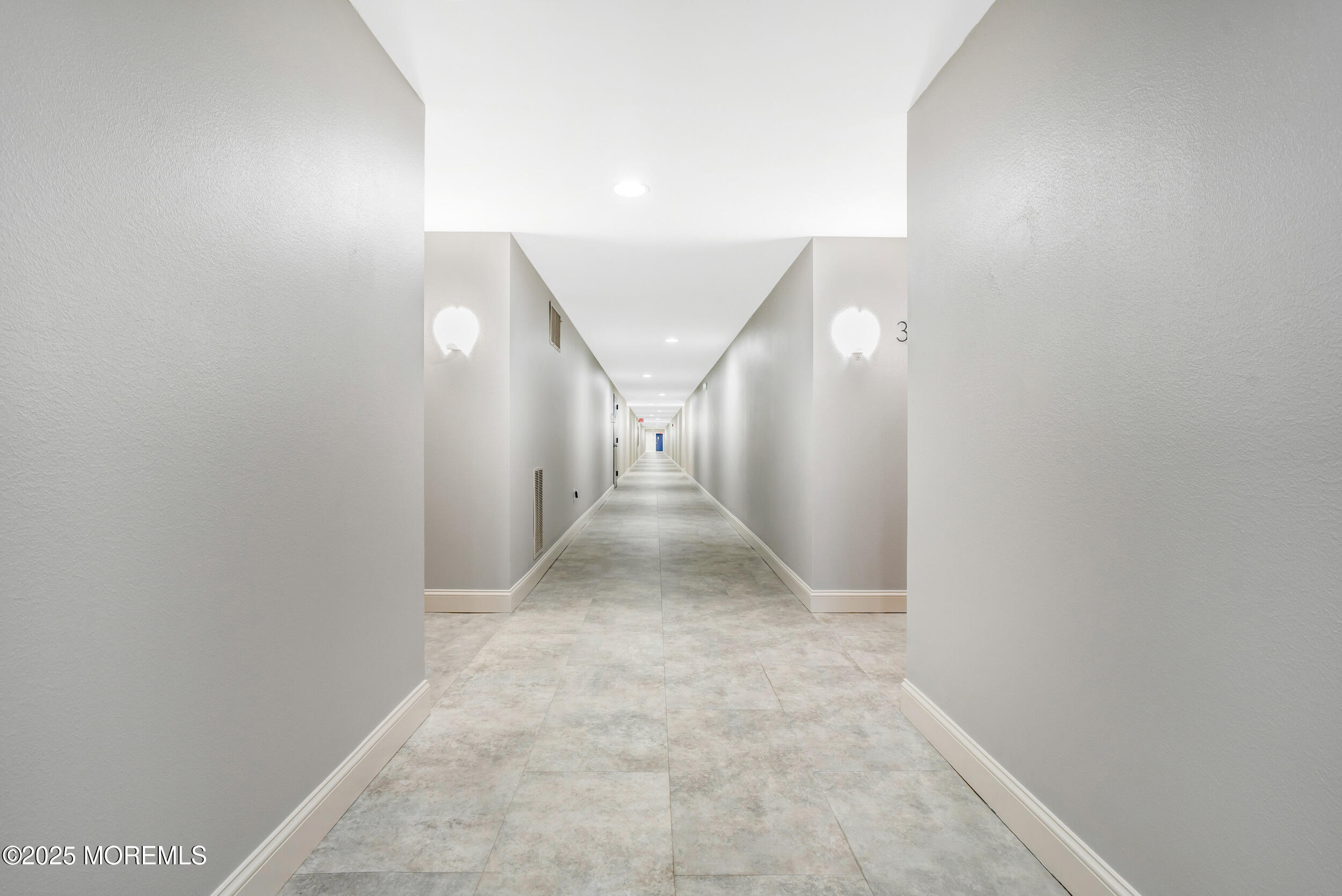 525 Ocean Boulevard 303