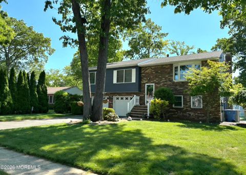 Homes For Sale - 10 Cardinal Drive<br/> Toms River, NJ 08755