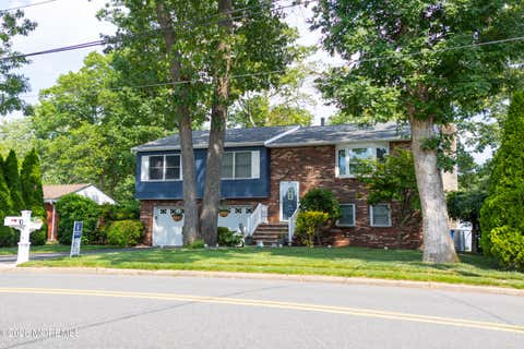 Homes For Sale - 10 Cardinal Drive<br/> Toms River, NJ 08755