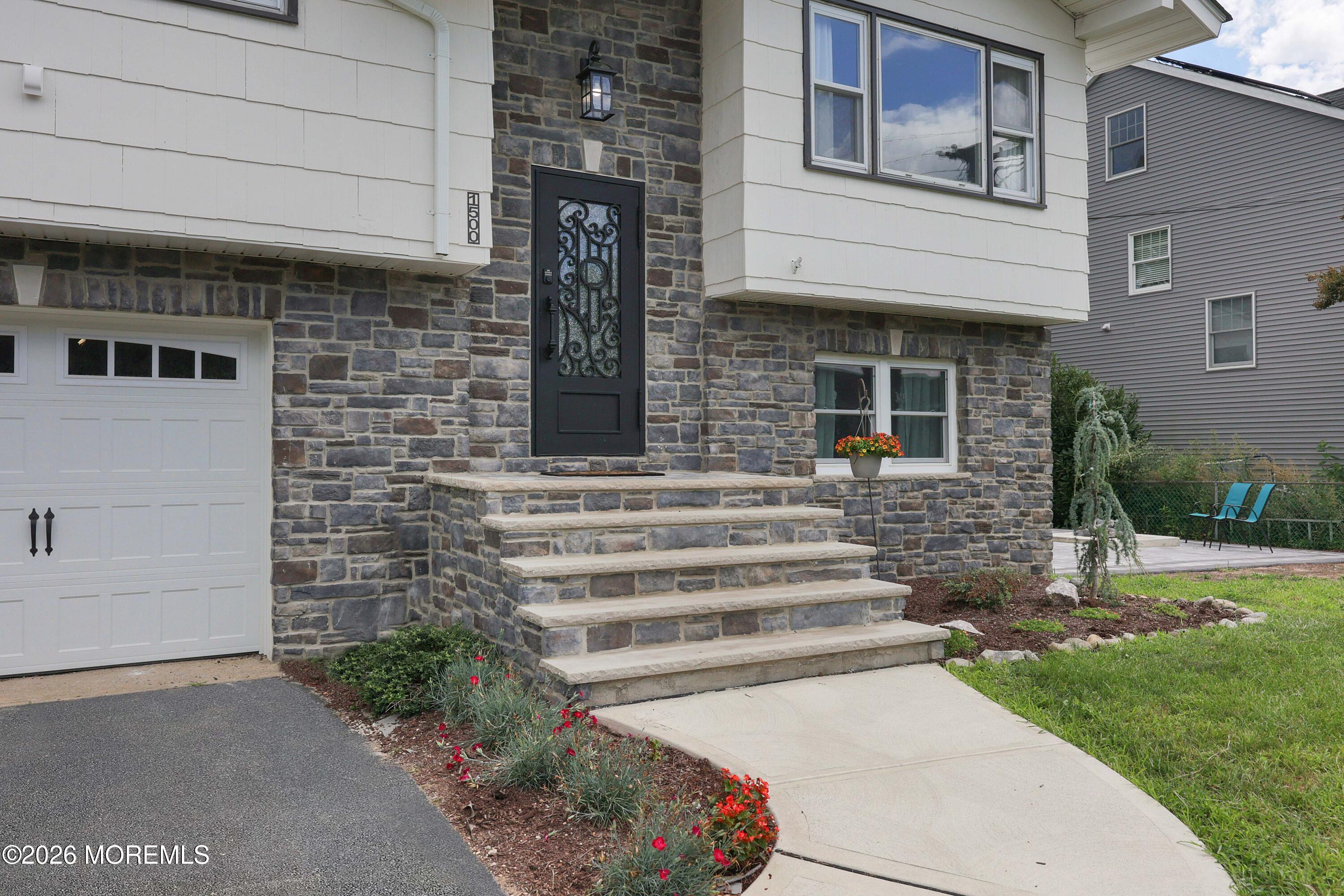 1500 Hyacinth Place