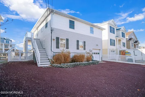 MLS: 22507390