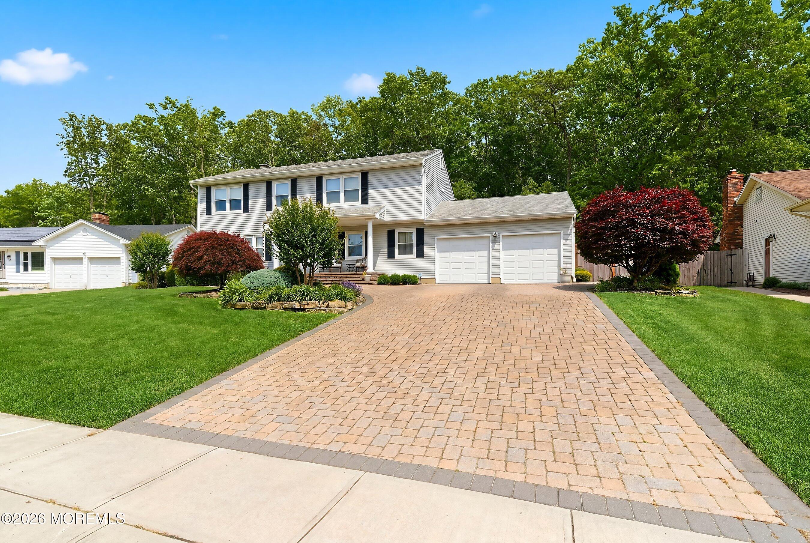 16 Redwood Drive