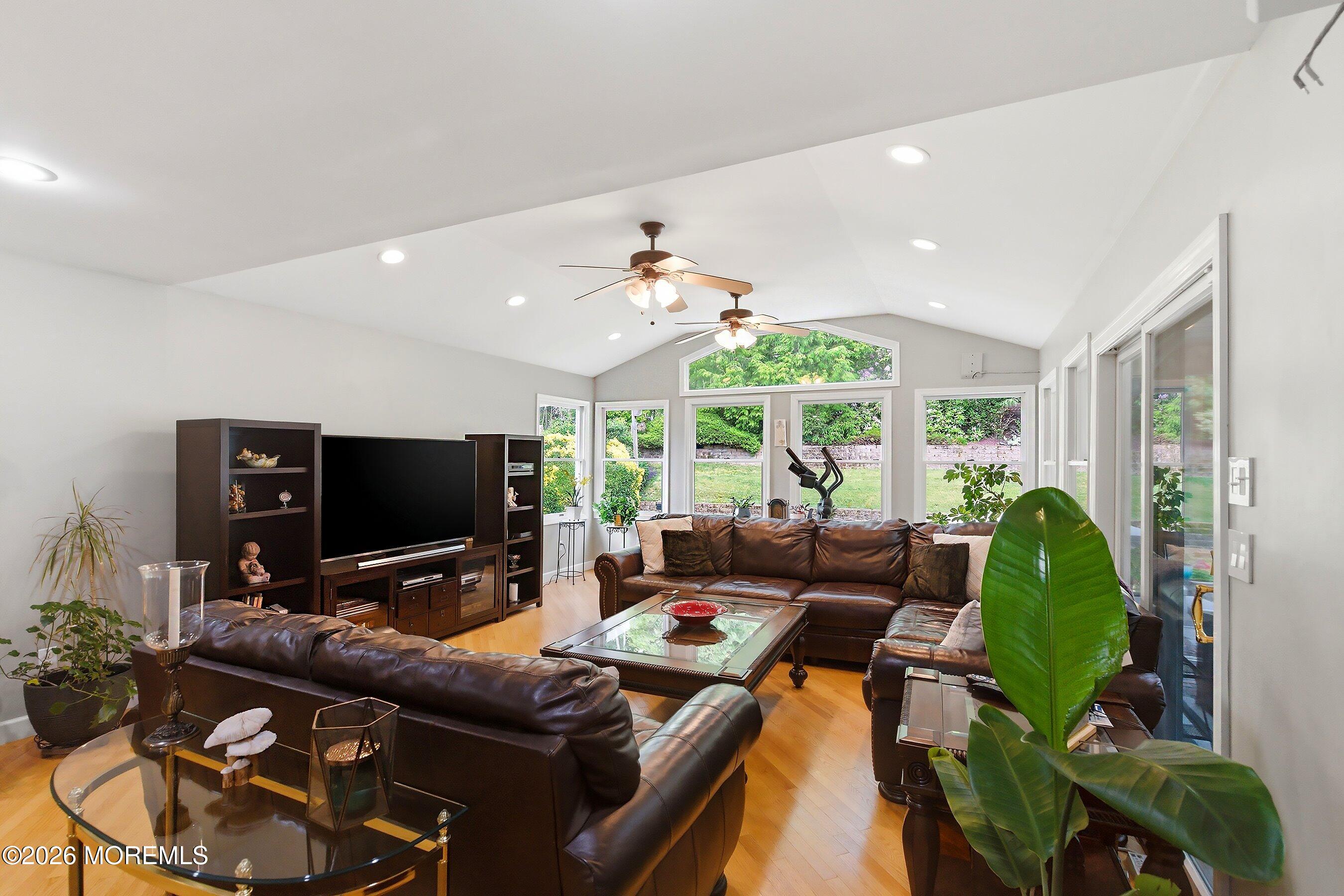 16 Redwood Drive