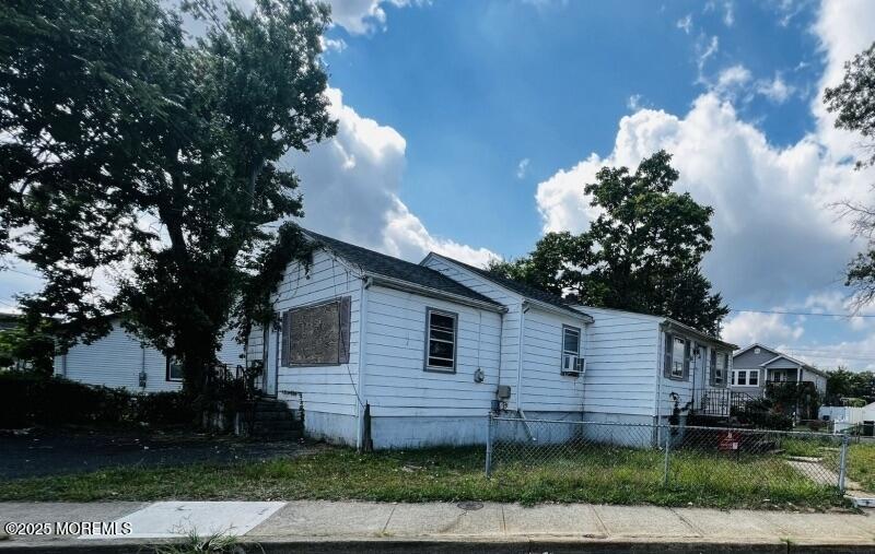 80 Seeley Avenue