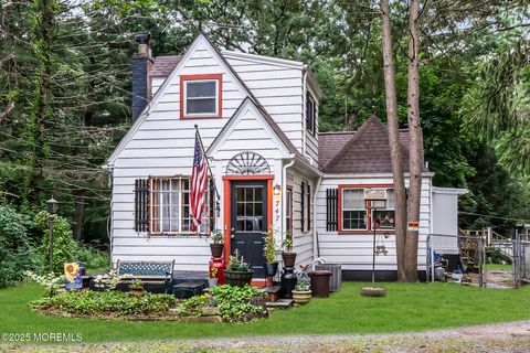 Homes For Sale - 747 W Veterans Highway<br/> Ocean County, Jackson, NJ 08527