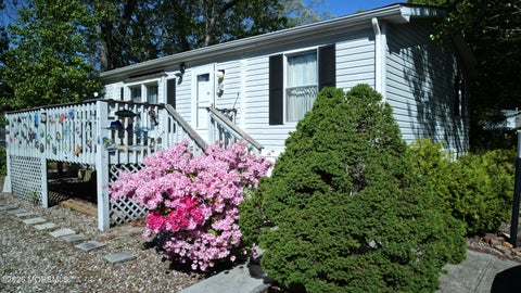 Mobile Home For Sale - 15 Oak Tree Lane<br/> Manahawkin, NJ 08050