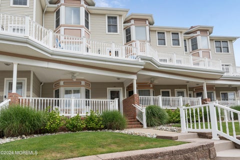 Townhouse For Rent - 29 Pavilion Avenue<br/> Long Branch, NJ 07740