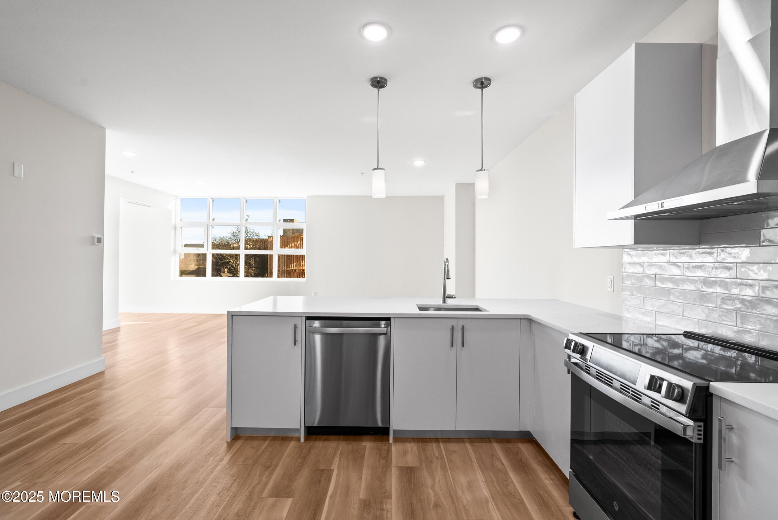 185 Morris Avenue 305