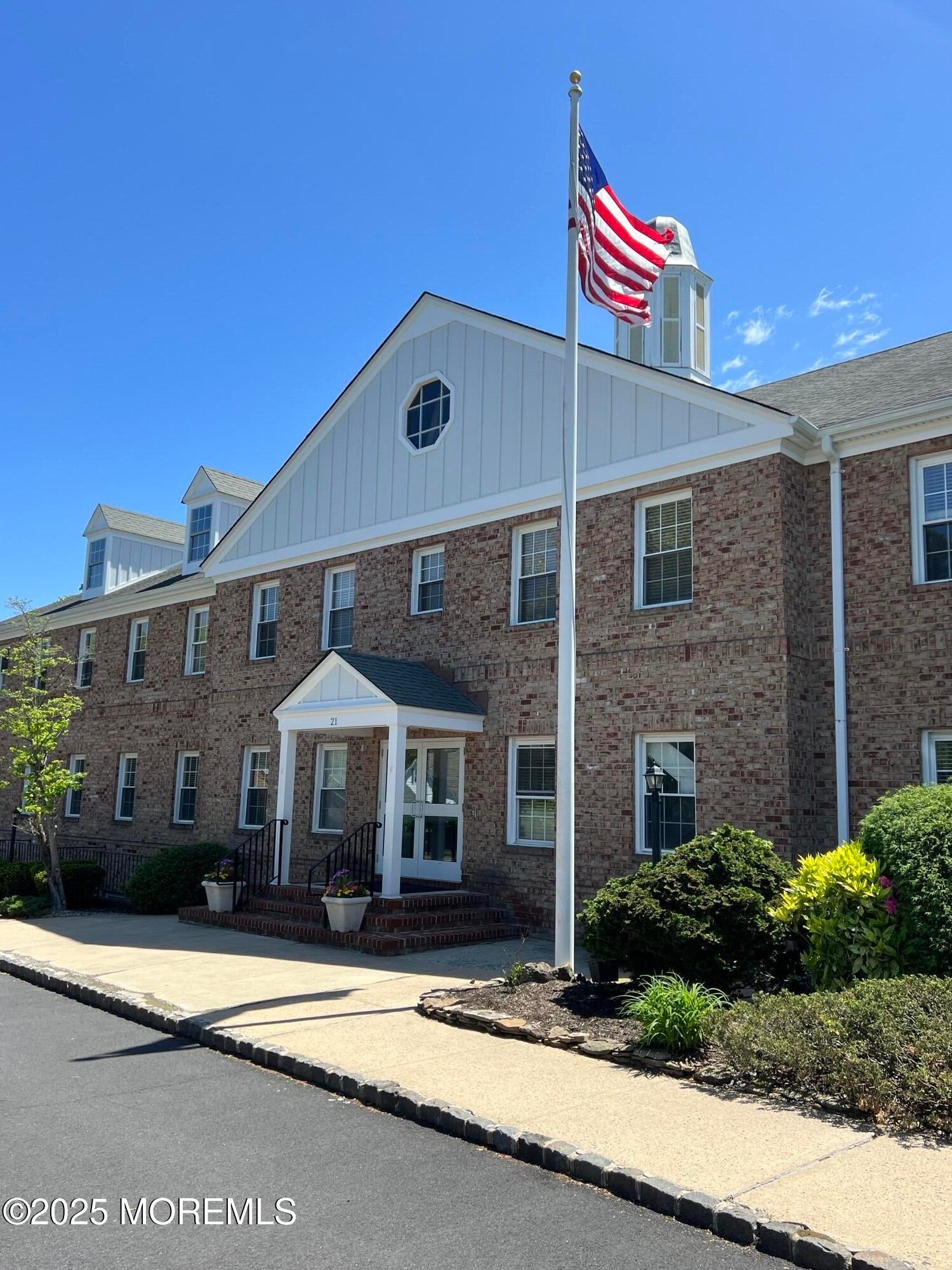21 Cedar Avenue 102