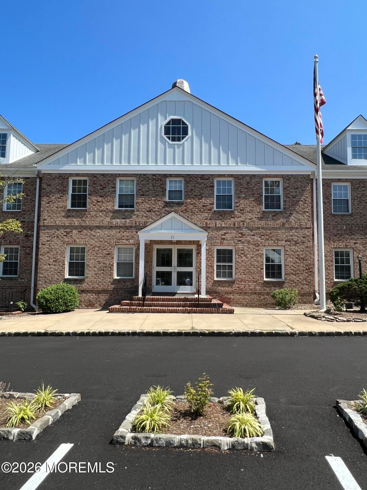 21 Cedar Avenue 102