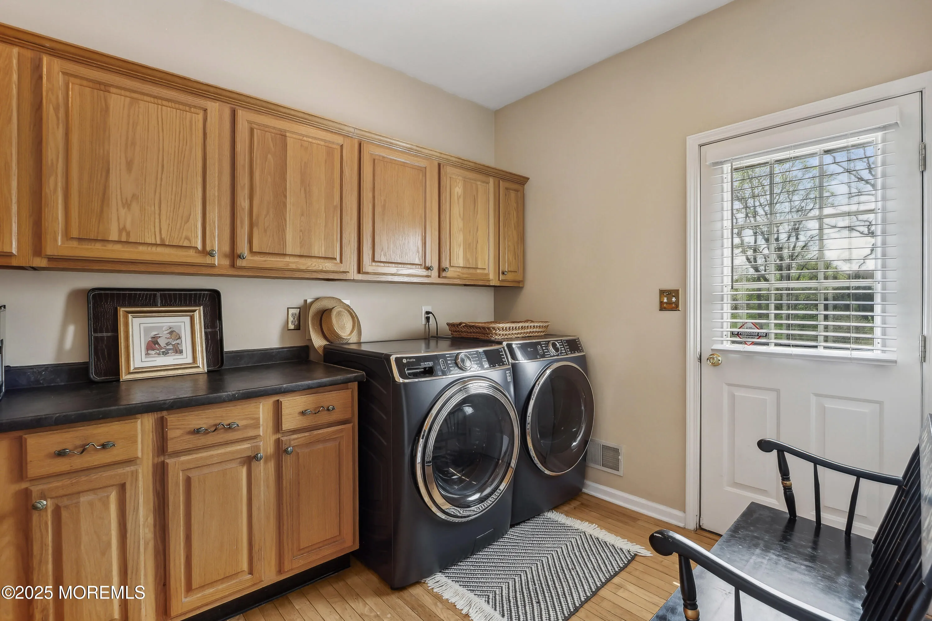 Millstone, New Jersey 08535, United States, 4 Bedrooms Bedrooms, ,3 BathroomsBathrooms,Residential,Pending,117495