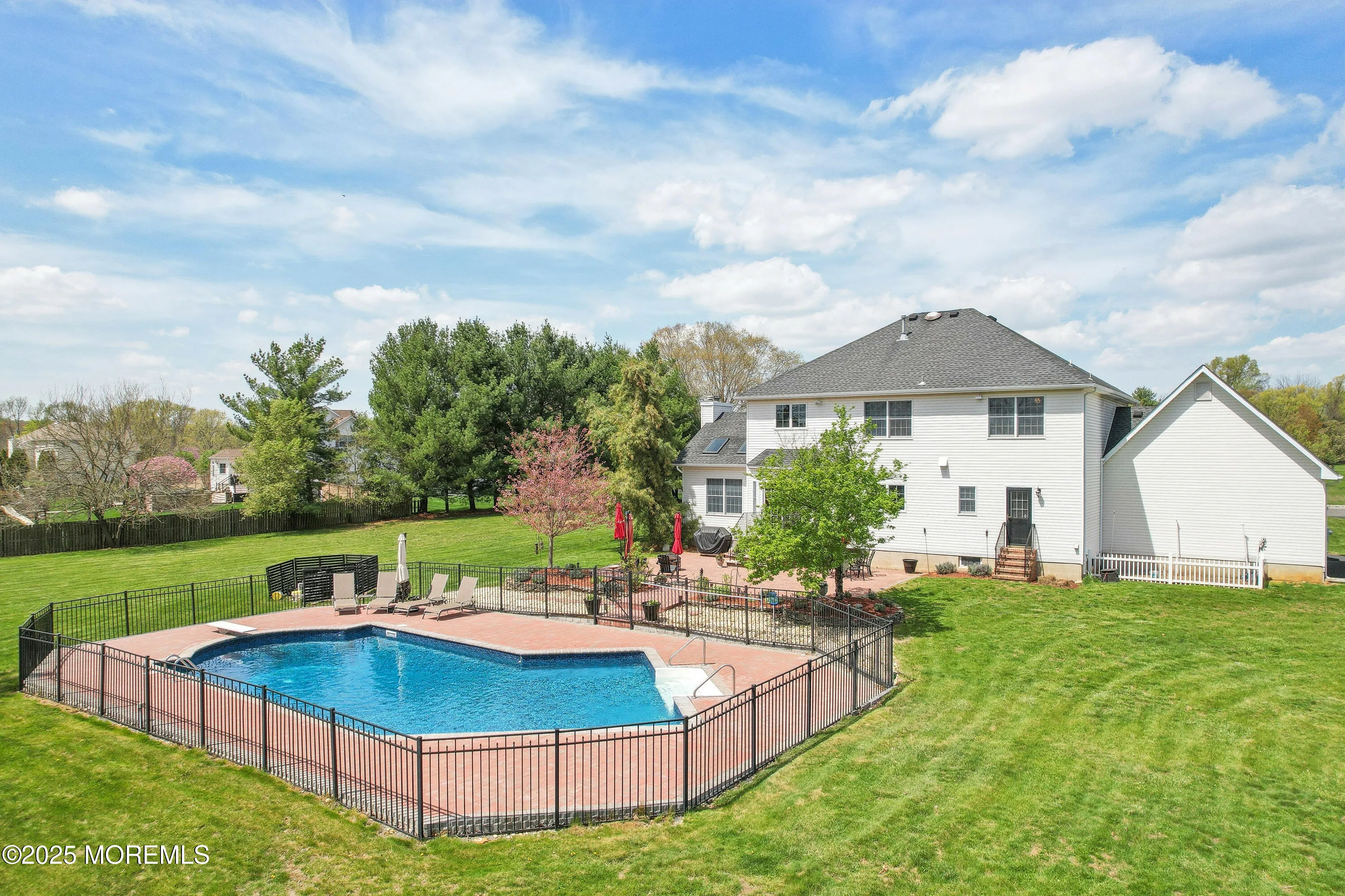 Millstone, New Jersey 08535, United States, 4 Bedrooms Bedrooms, ,3 BathroomsBathrooms,Residential,Pending,117495