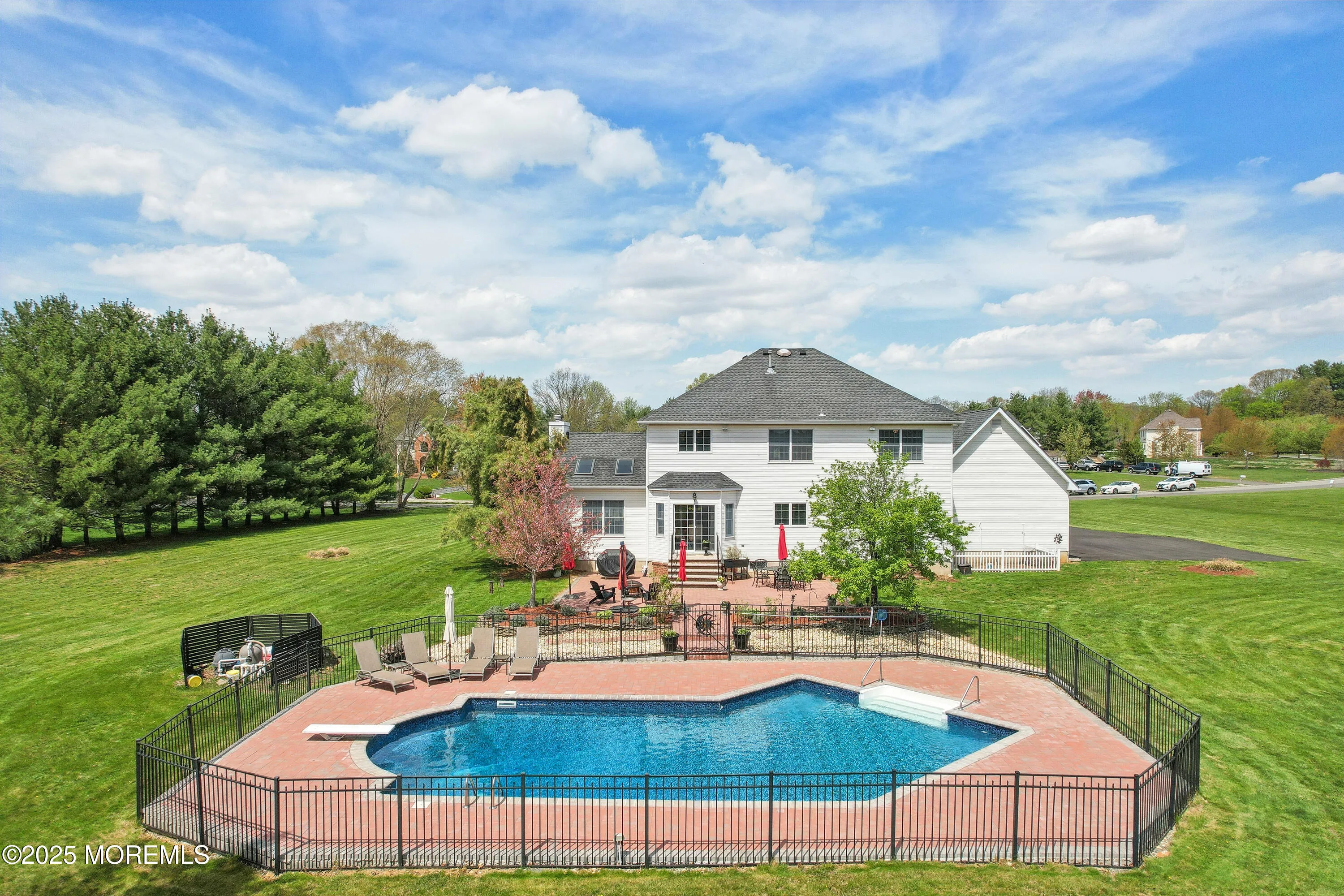 Millstone, New Jersey 08535, United States, 4 Bedrooms Bedrooms, ,3 BathroomsBathrooms,Residential,Pending,117495