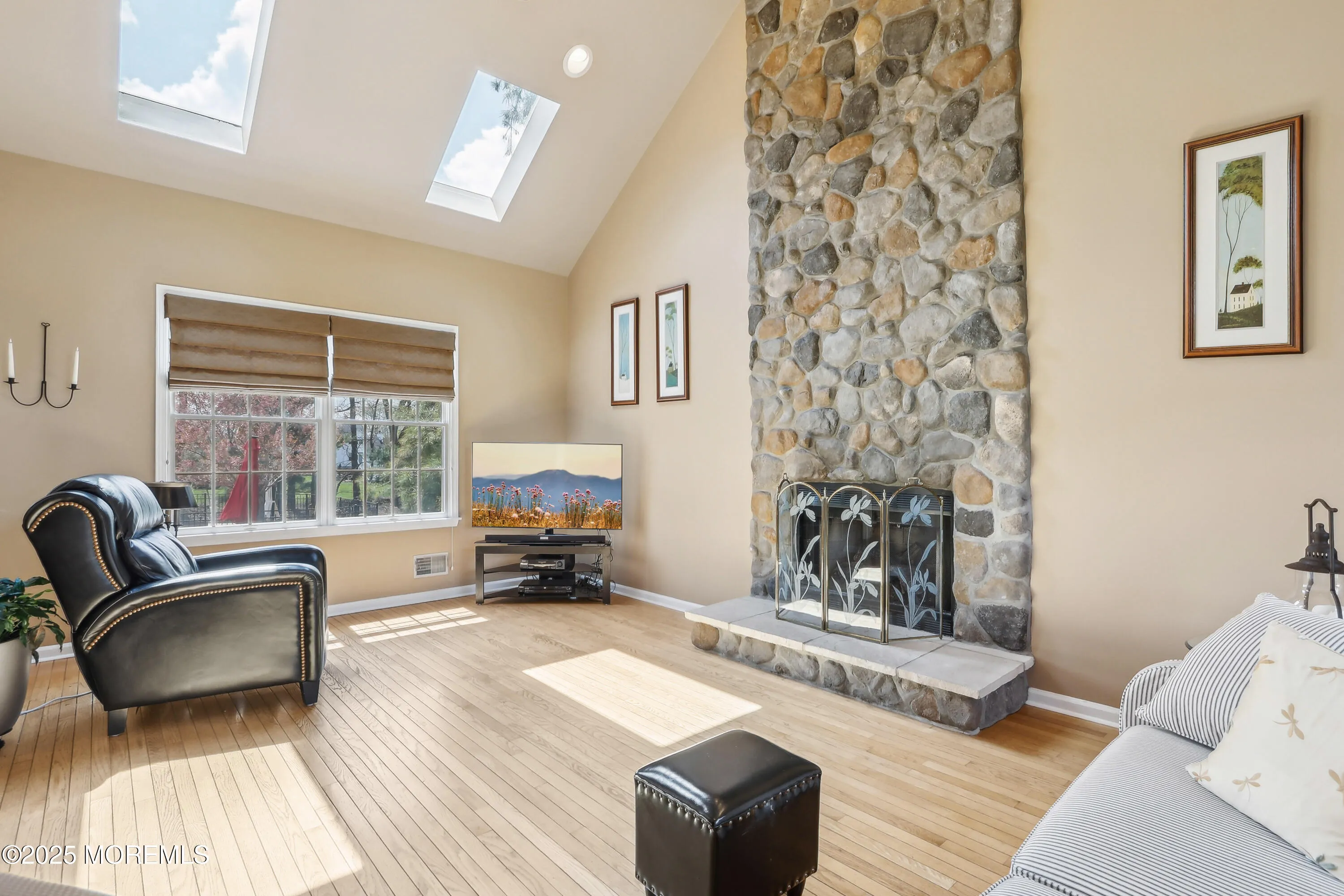 Millstone, New Jersey 08535, United States, 4 Bedrooms Bedrooms, ,3 BathroomsBathrooms,Residential,Pending,117495