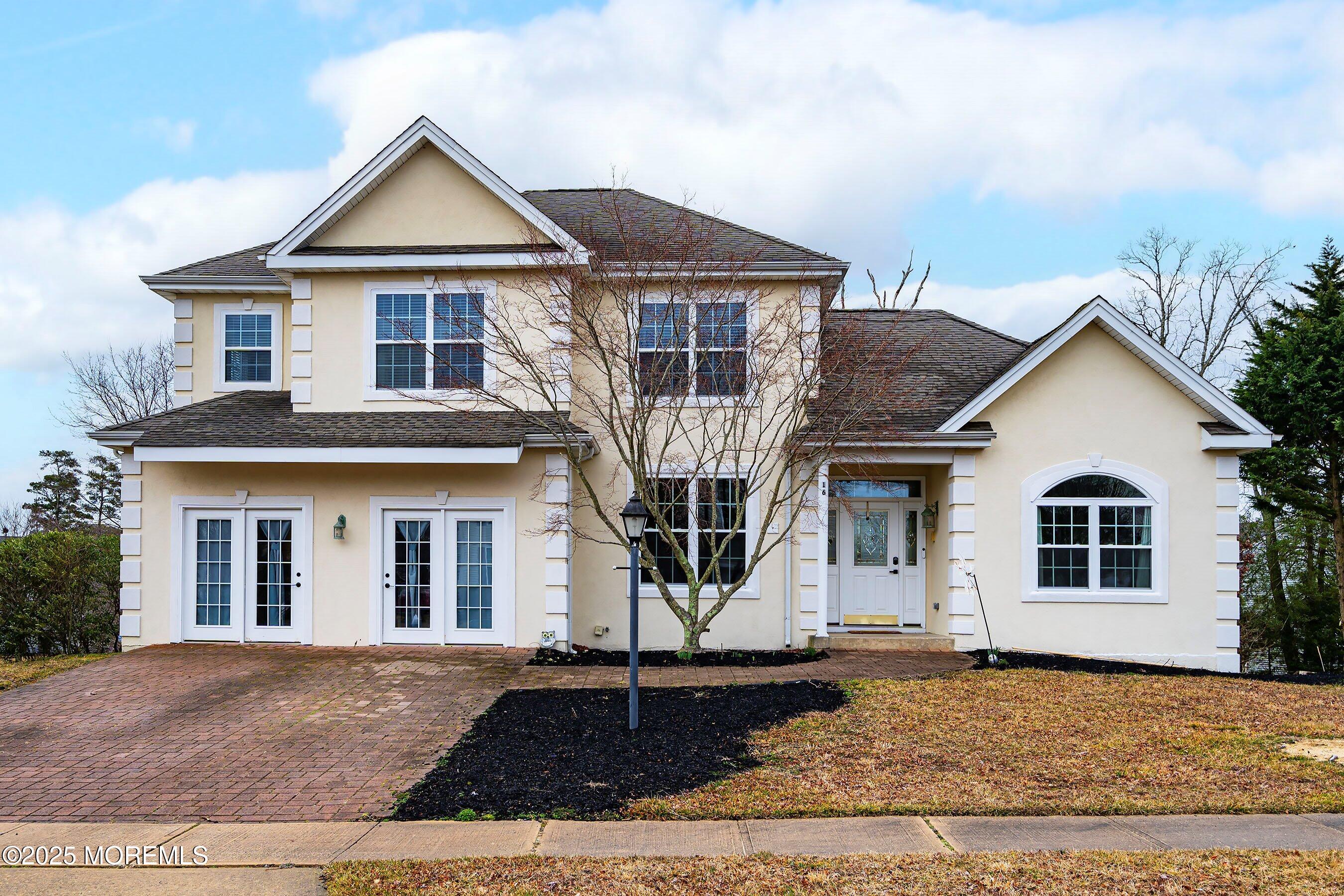 16 Alexandra Way