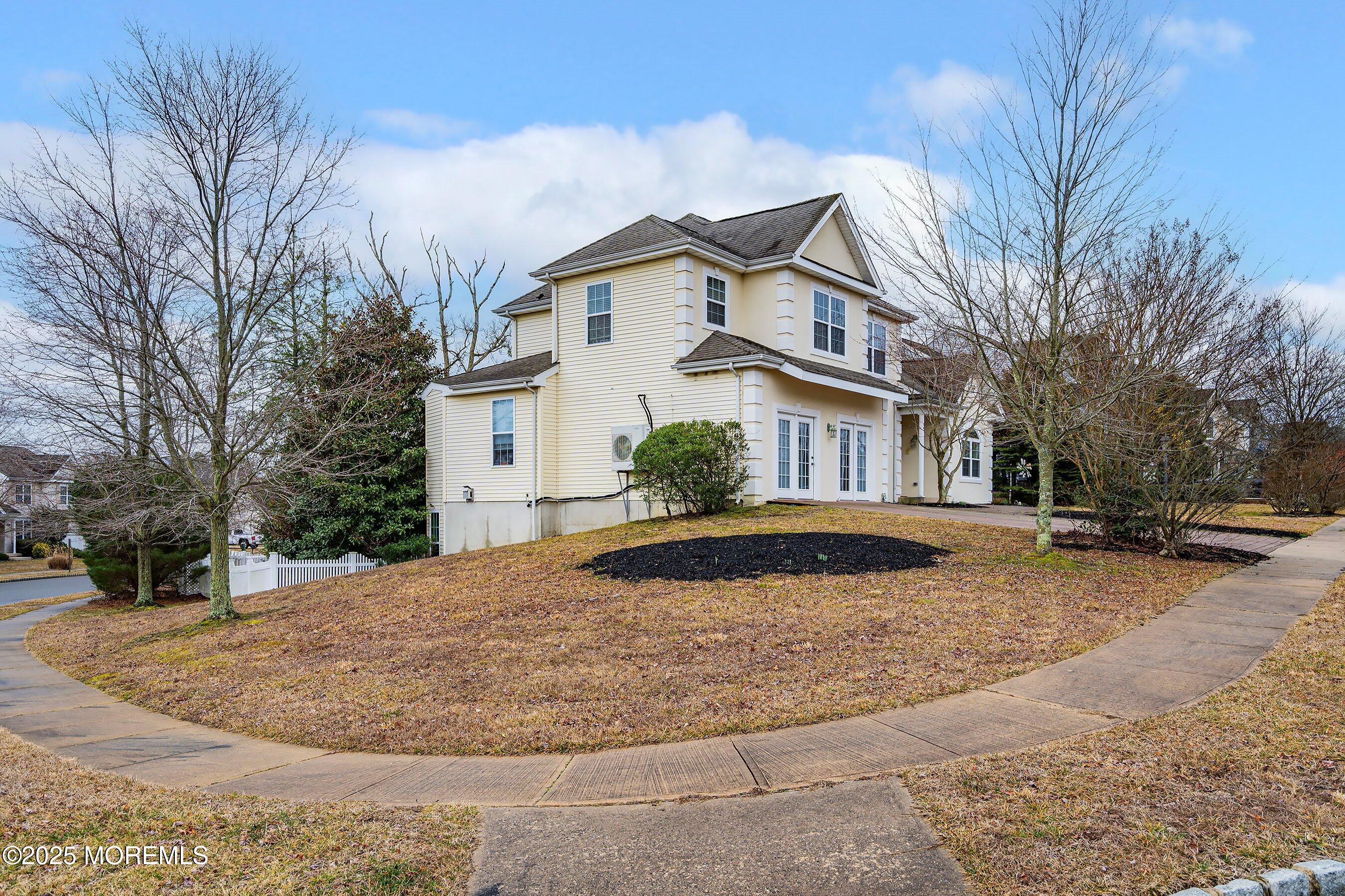 16 Alexandra Way