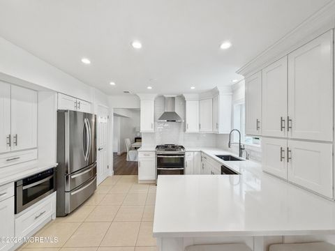 Homes For Sale - 26 Surrey Drive<br/> Middlesex County, Old Bridge, NJ 08857