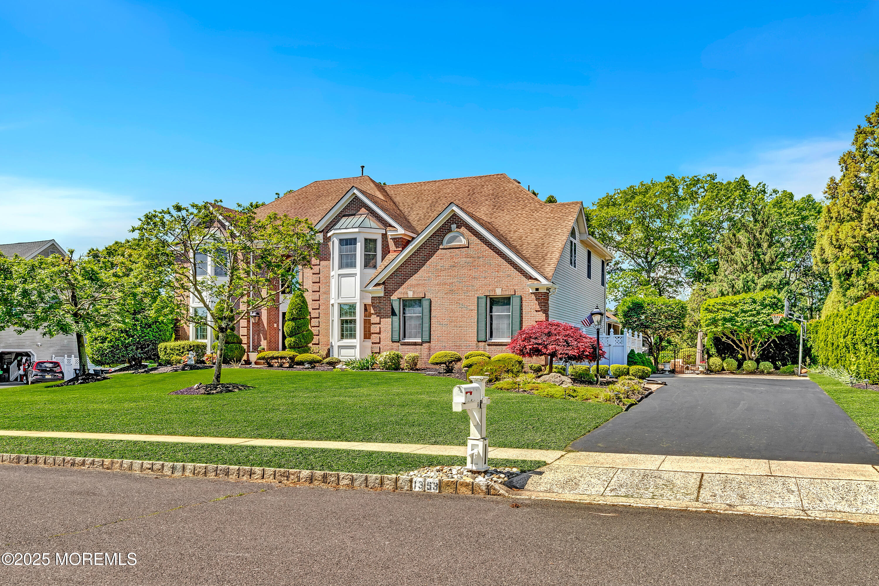 1353 Tamarack Road