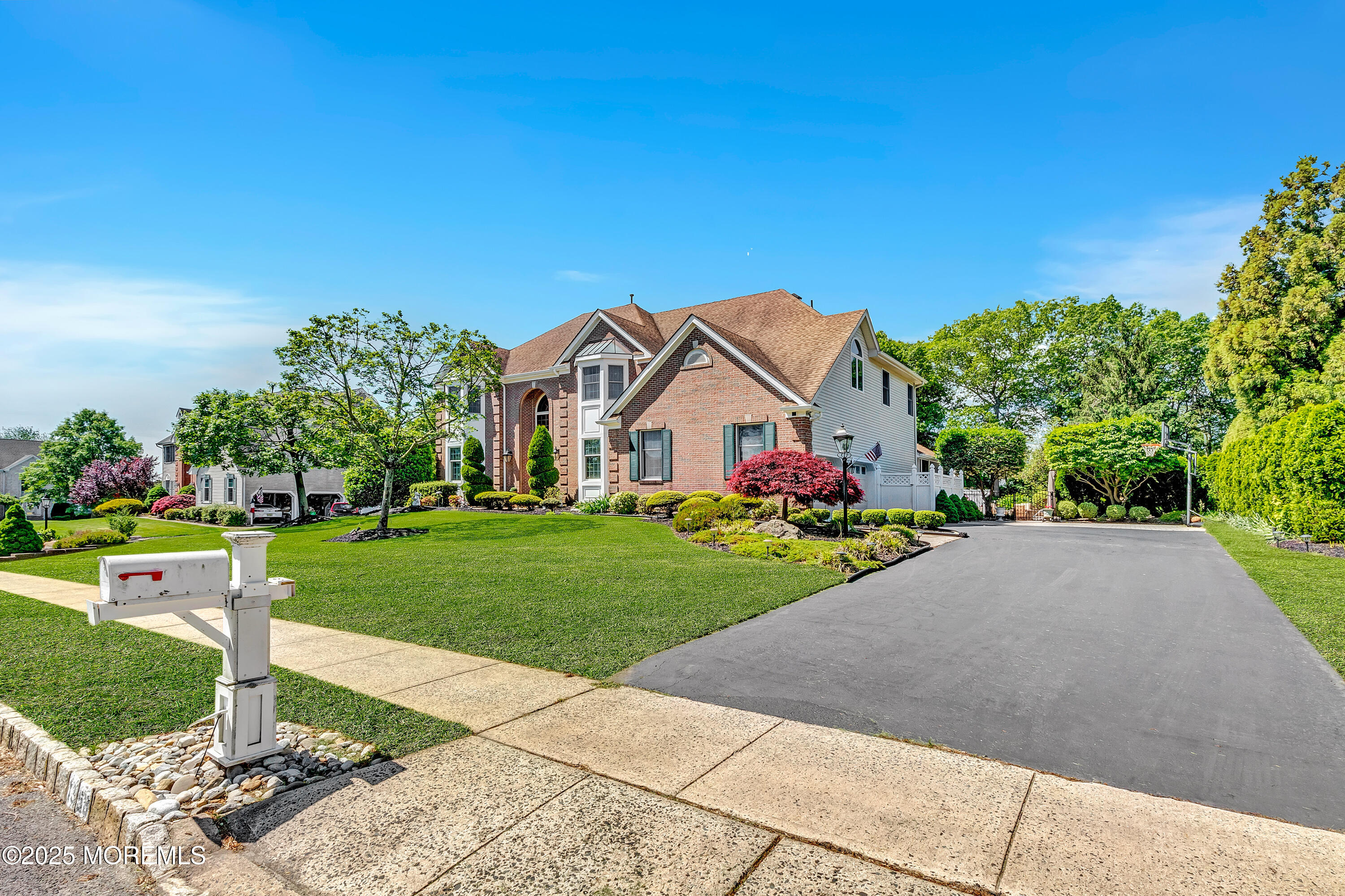1353 Tamarack Road