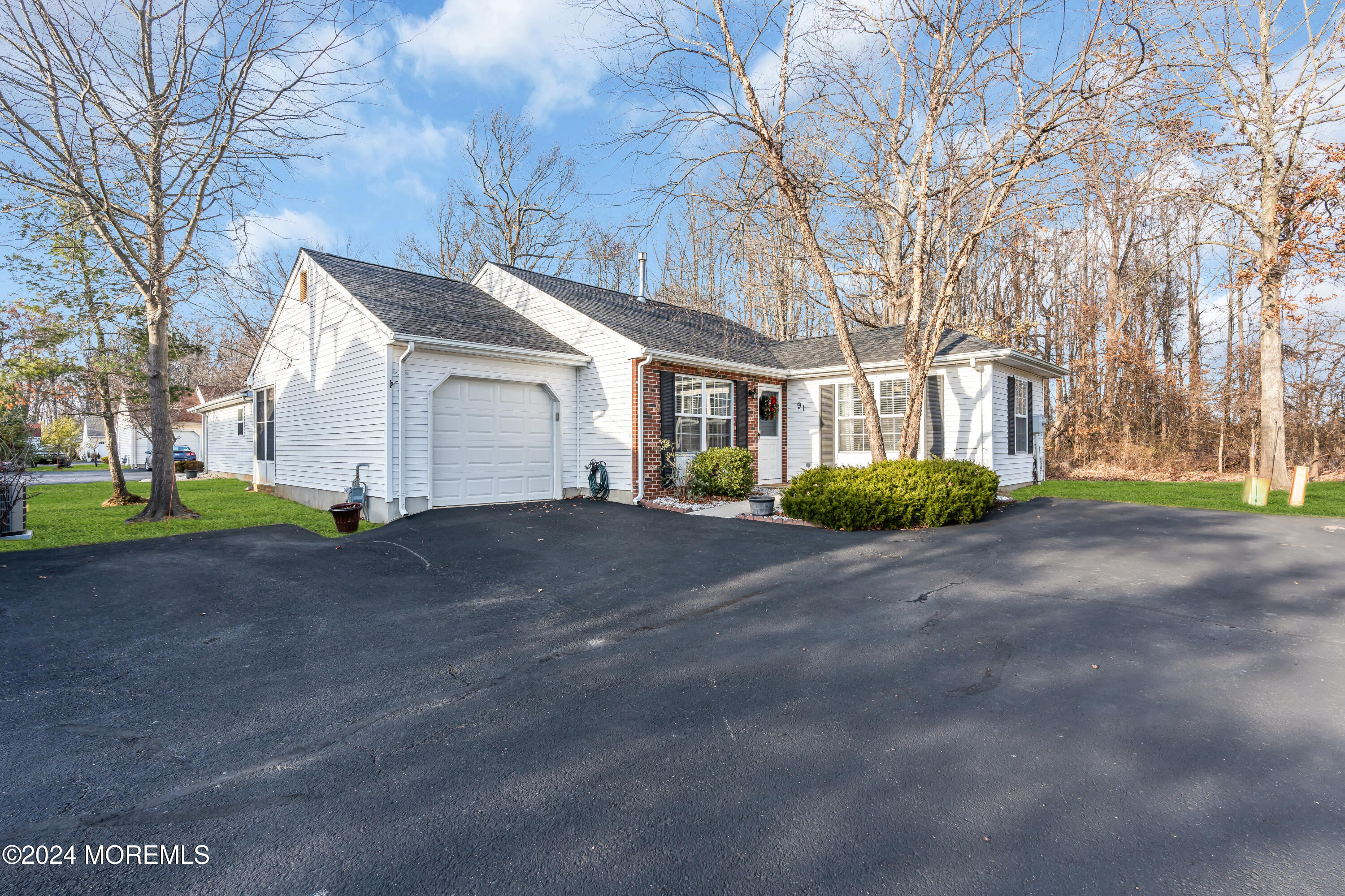 91 Farnworth Close, Freehold, New Jersey image 3