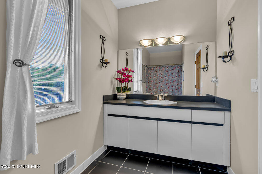 210 Doe Trail, Marlboro, New Jersey image 40