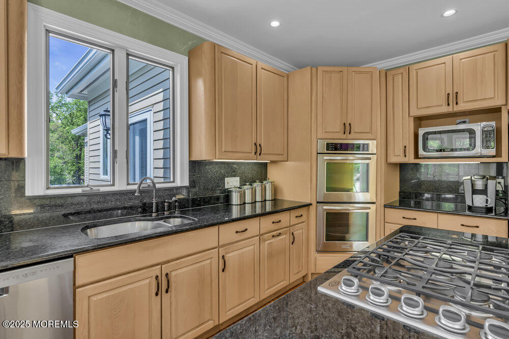 210 Doe Trail, Marlboro, New Jersey image 24