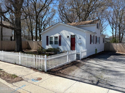 Homes For Sale - 431 S Laurel Avenue<br/> Hazlet, NJ 07734