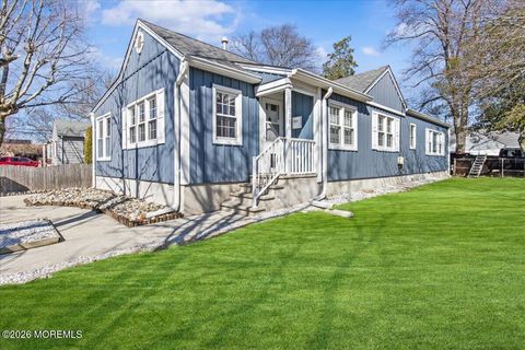 Homes For Sale - 1018 Woodmere Drive<br/> Keyport, NJ 07735
