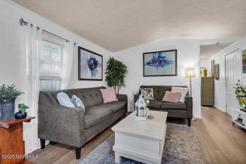 Homes For Sale - 17 South Drive<br/> Mercer County, East Windsor, NJ 08520