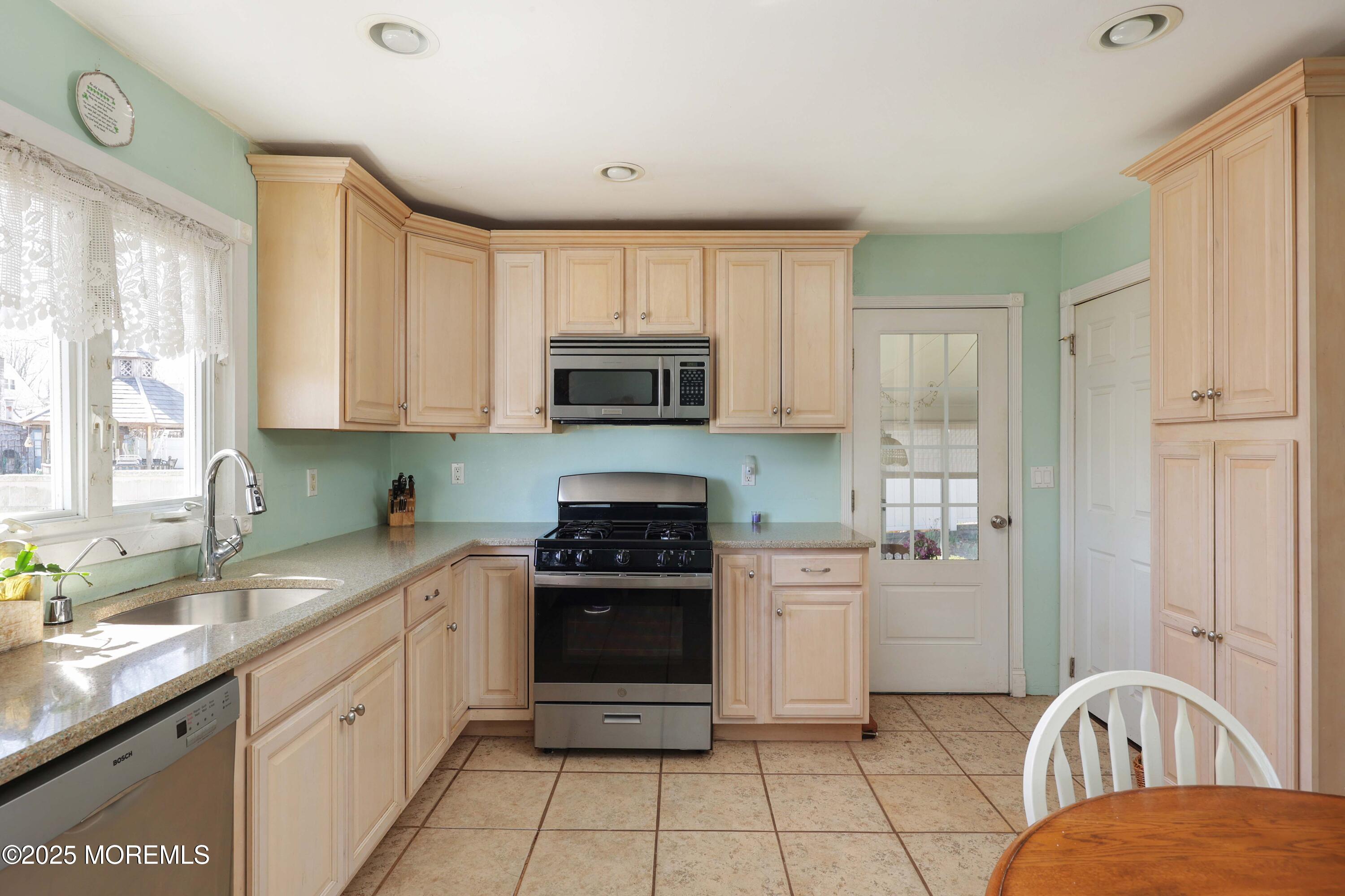 1011 Dove Street, Toms River, New Jersey image 15