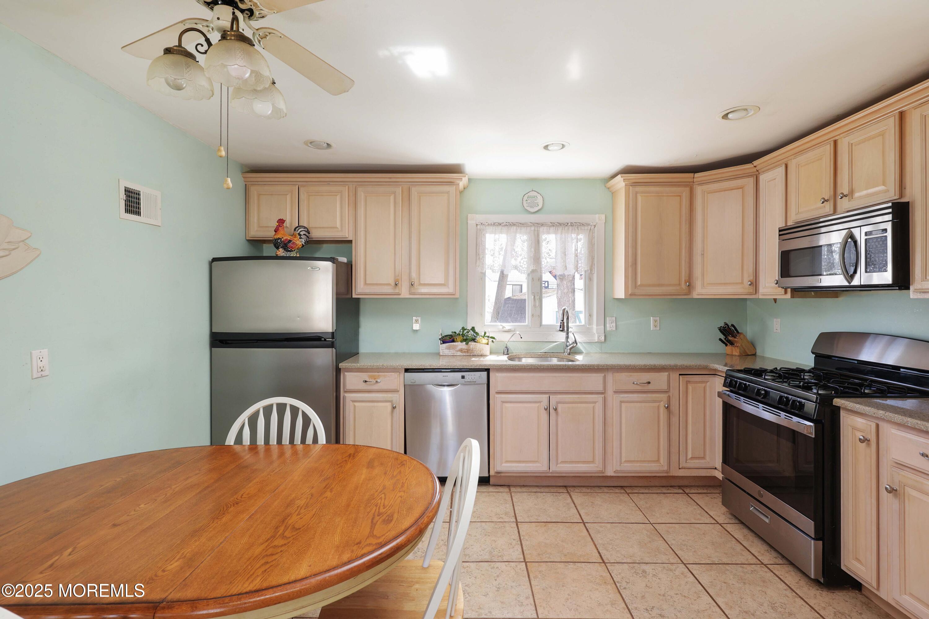 1011 Dove Street, Toms River, New Jersey image 13