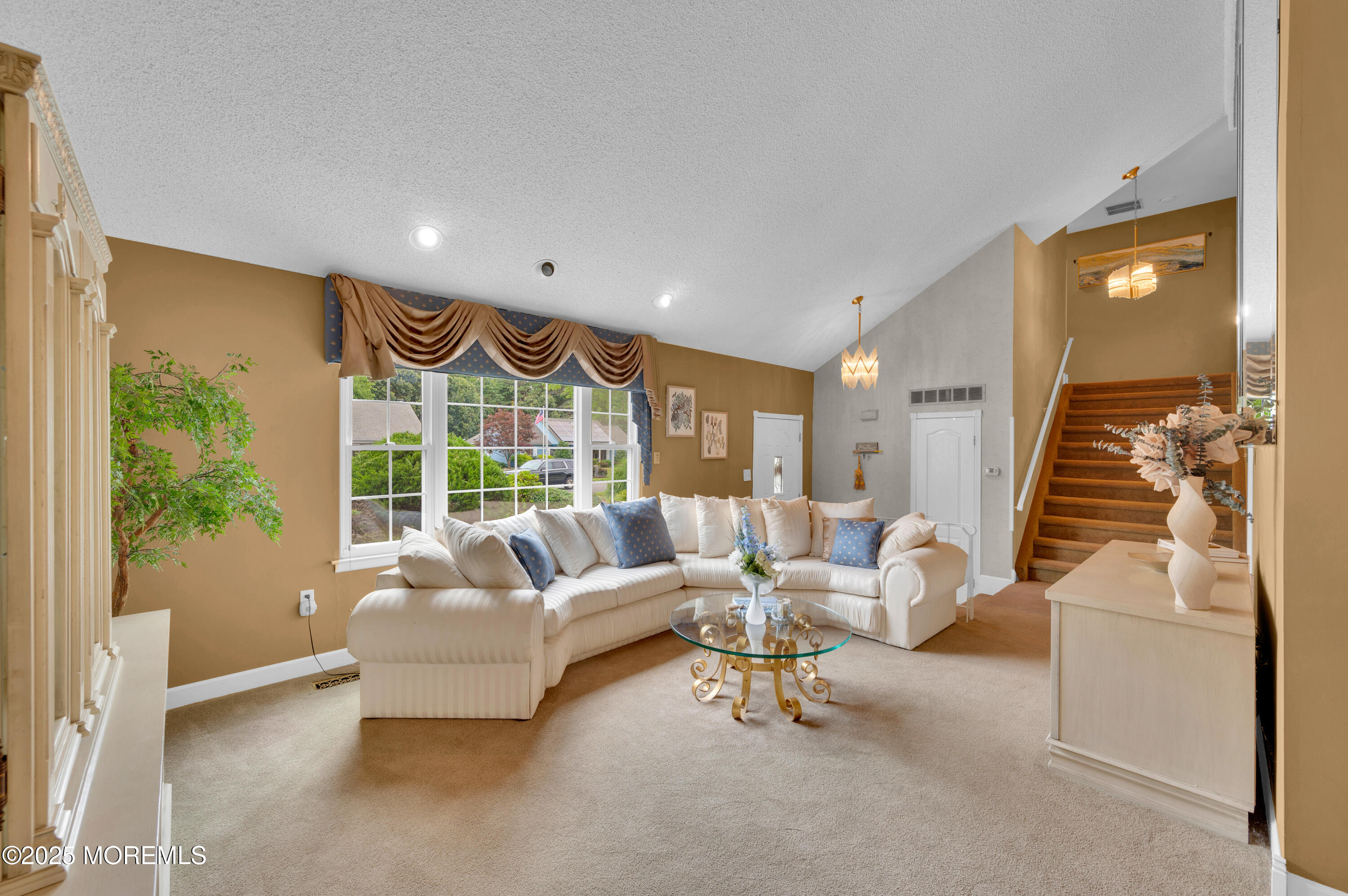 1095 Bandon Road