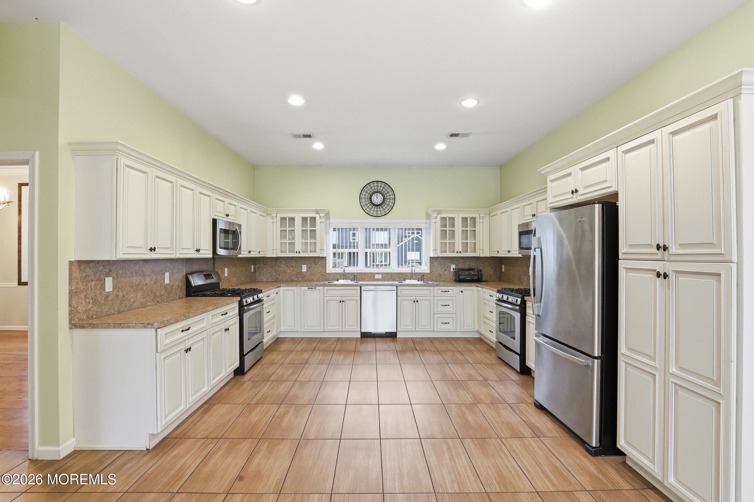 Lakewood, New Jersey, 08701, United States, 3 Bedrooms Bedrooms, ,3 BathroomsBathrooms,Residential,Active,2039067