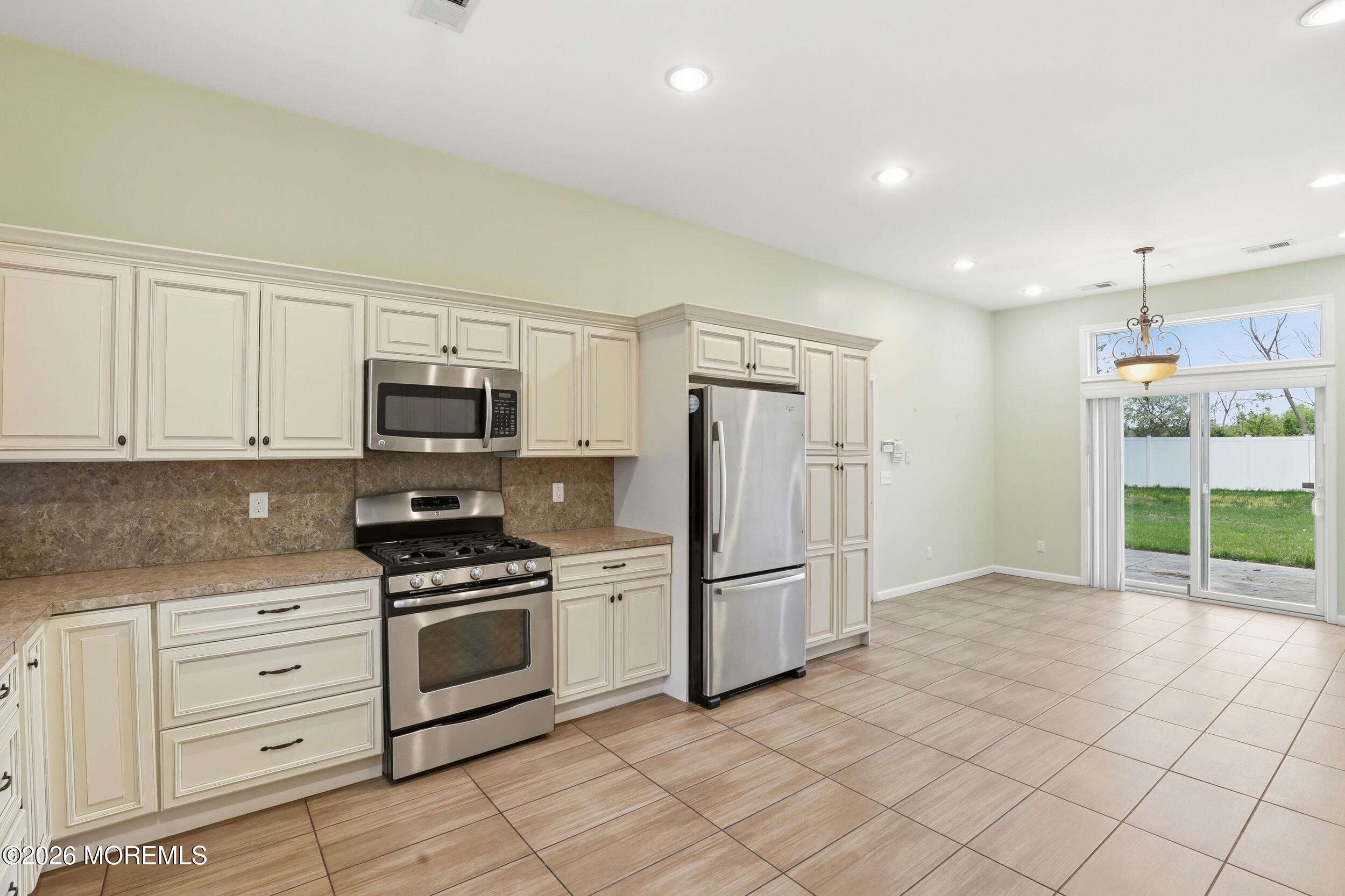 Lakewood, New Jersey, 08701, United States, 3 Bedrooms Bedrooms, ,3 BathroomsBathrooms,Residential,Active,2039067