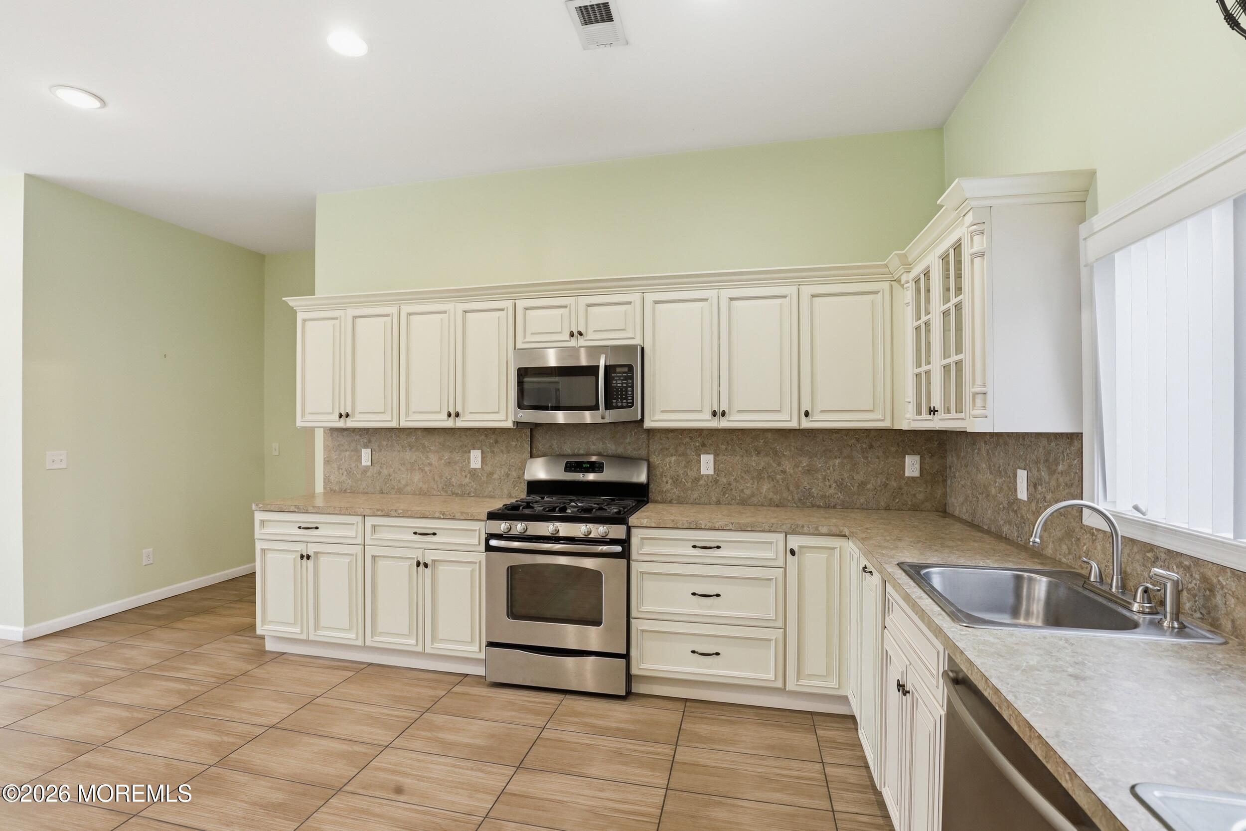 Lakewood, New Jersey, 08701, United States, 3 Bedrooms Bedrooms, ,3 BathroomsBathrooms,Residential,Active,2039067