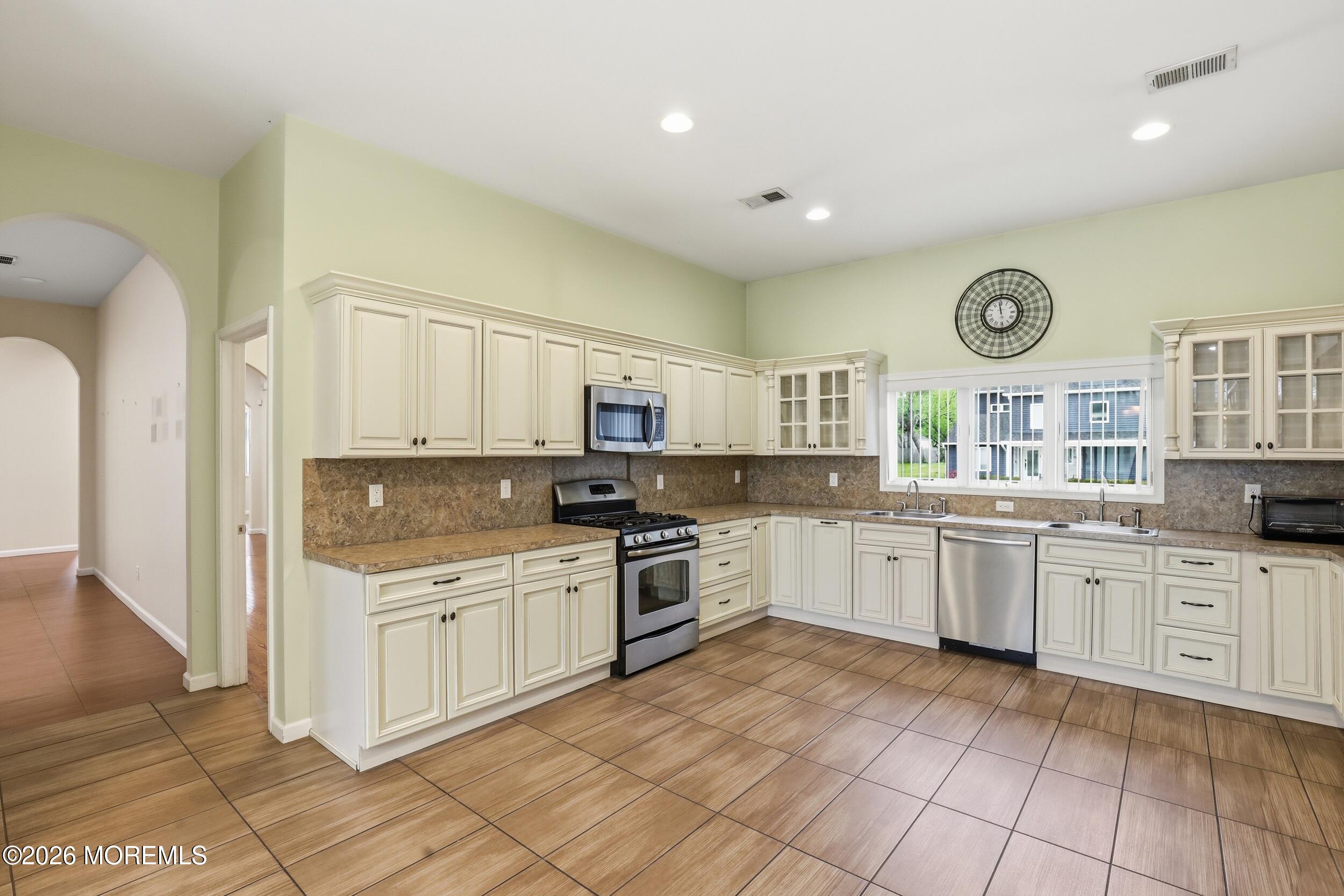 Lakewood, New Jersey, 08701, United States, 3 Bedrooms Bedrooms, ,3 BathroomsBathrooms,Residential,Active,2039067