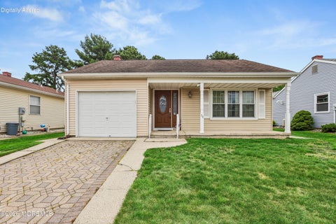 Photo of 28 W Kinkora Court W, Toms River, NJ 08757 (MLS # 22626246)