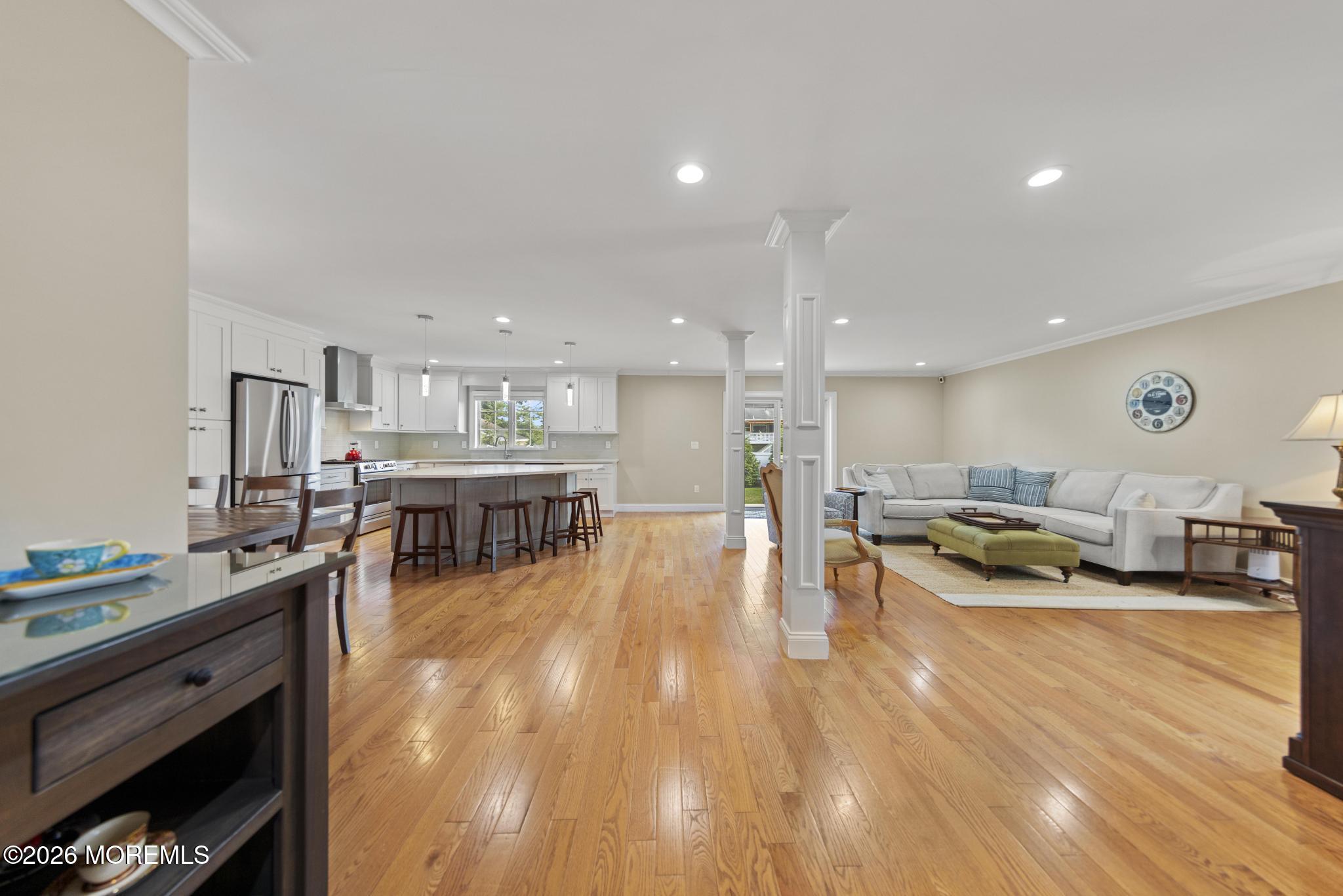 813 E Curtis Avenue