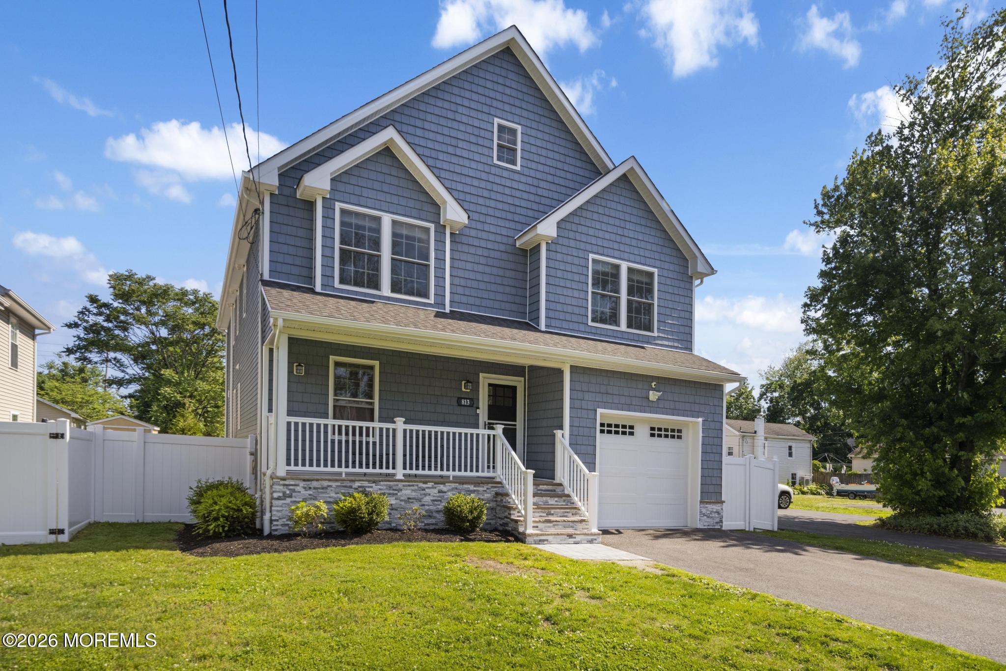 813 E Curtis (19)