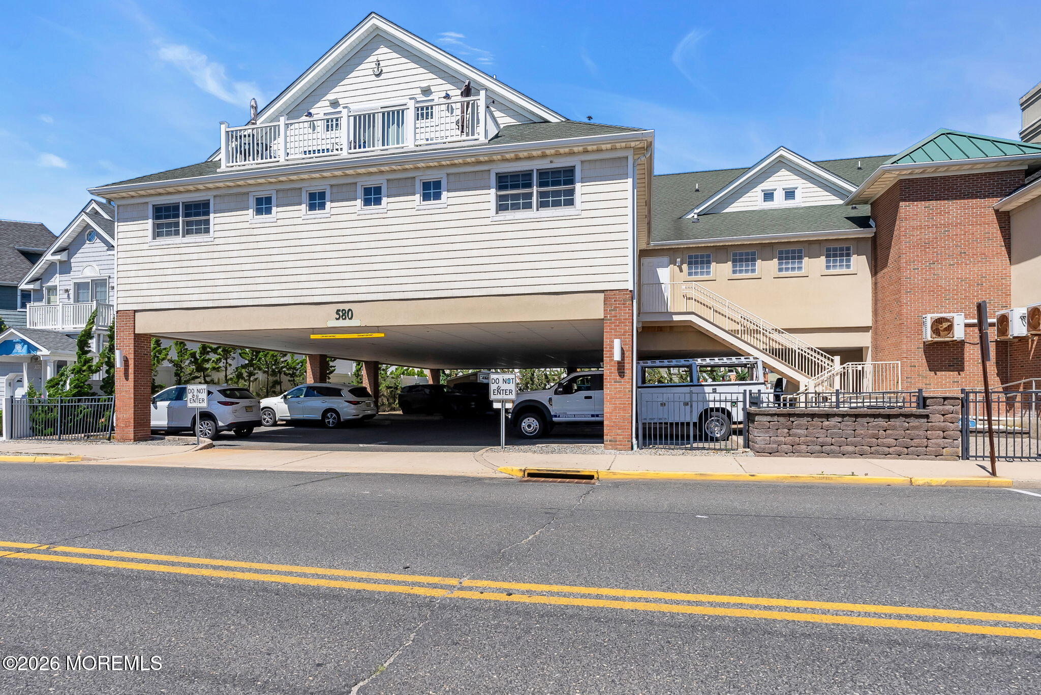 580 Main Street E 1