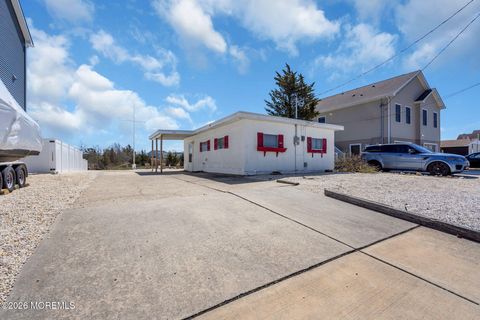 Photo of 413 Twin Lakes Boulevard, Little Egg Harbor, NJ 08087 (MLS # 22611163)