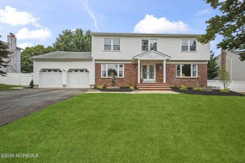 Homes For Sale - 29 Tharp Lane<br/> Marlboro, NJ 07746