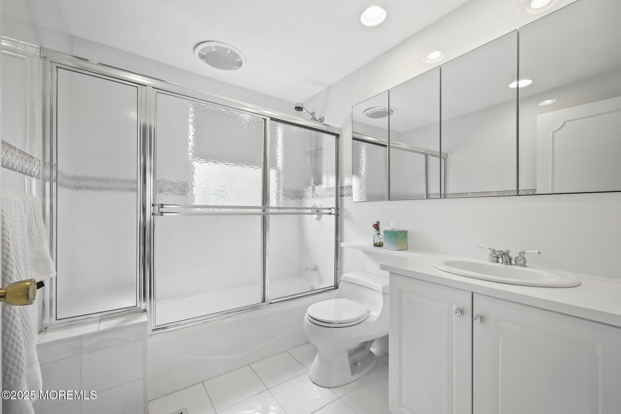 7 Colonial Court, Manalapan, New Jersey image 29