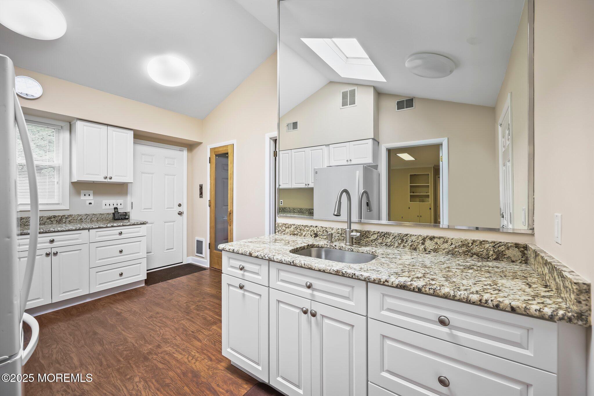 7 Colonial Court, Manalapan, New Jersey image 19