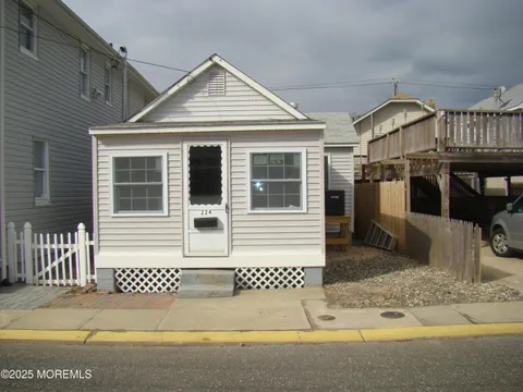 MLS: 22507632