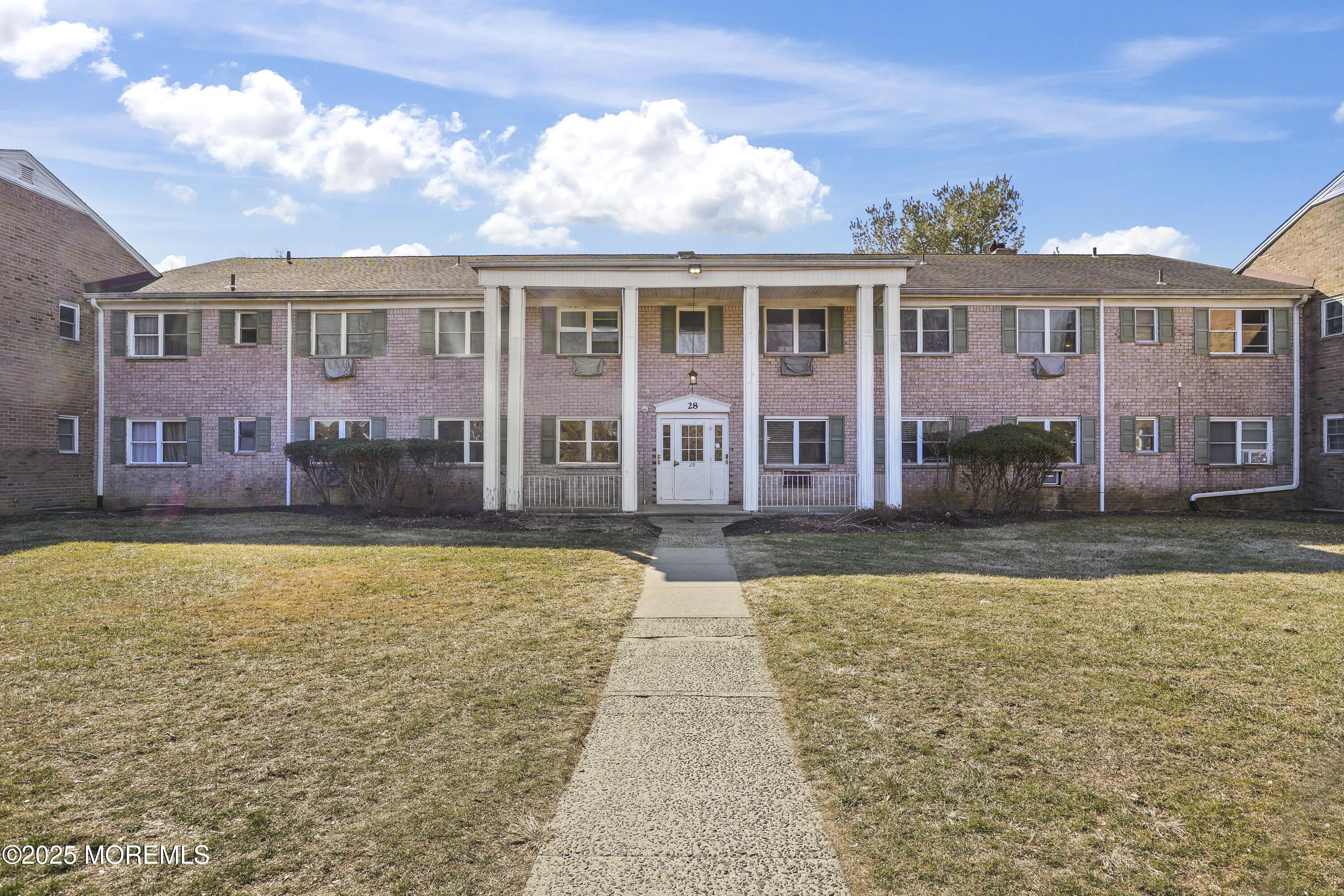 28 Windsor Terrace #G, Freehold, New Jersey image 2