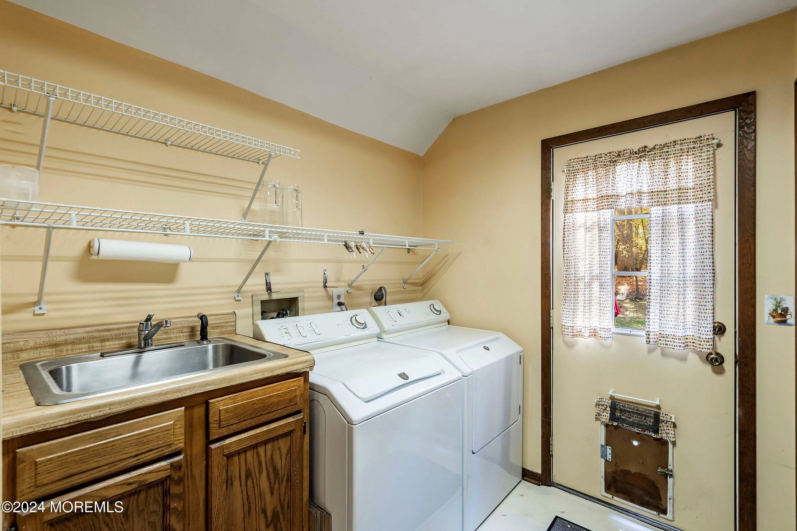 Millstone, New Jersey 08510, United States, 3 Bedrooms Bedrooms, ,2 BathroomsBathrooms,Residential,Active,92639