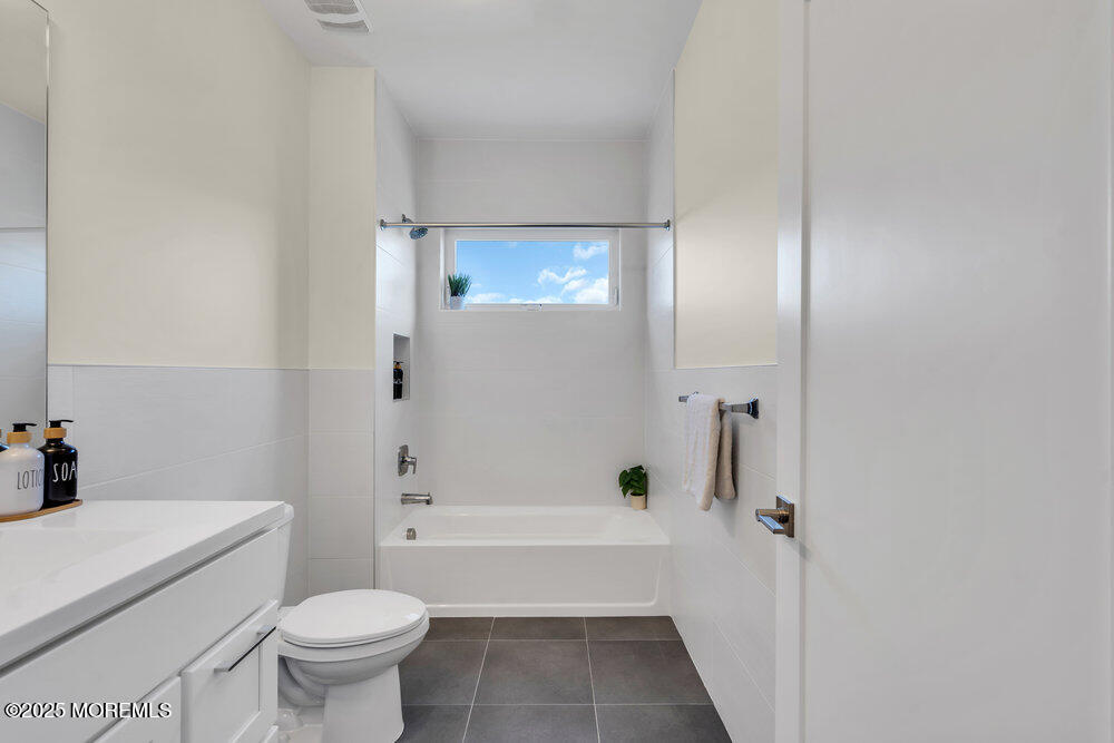 Jackson, New Jersey, 08527, United States, 6 Bedrooms Bedrooms, ,4 BathroomsBathrooms,Residential,Active,2041731