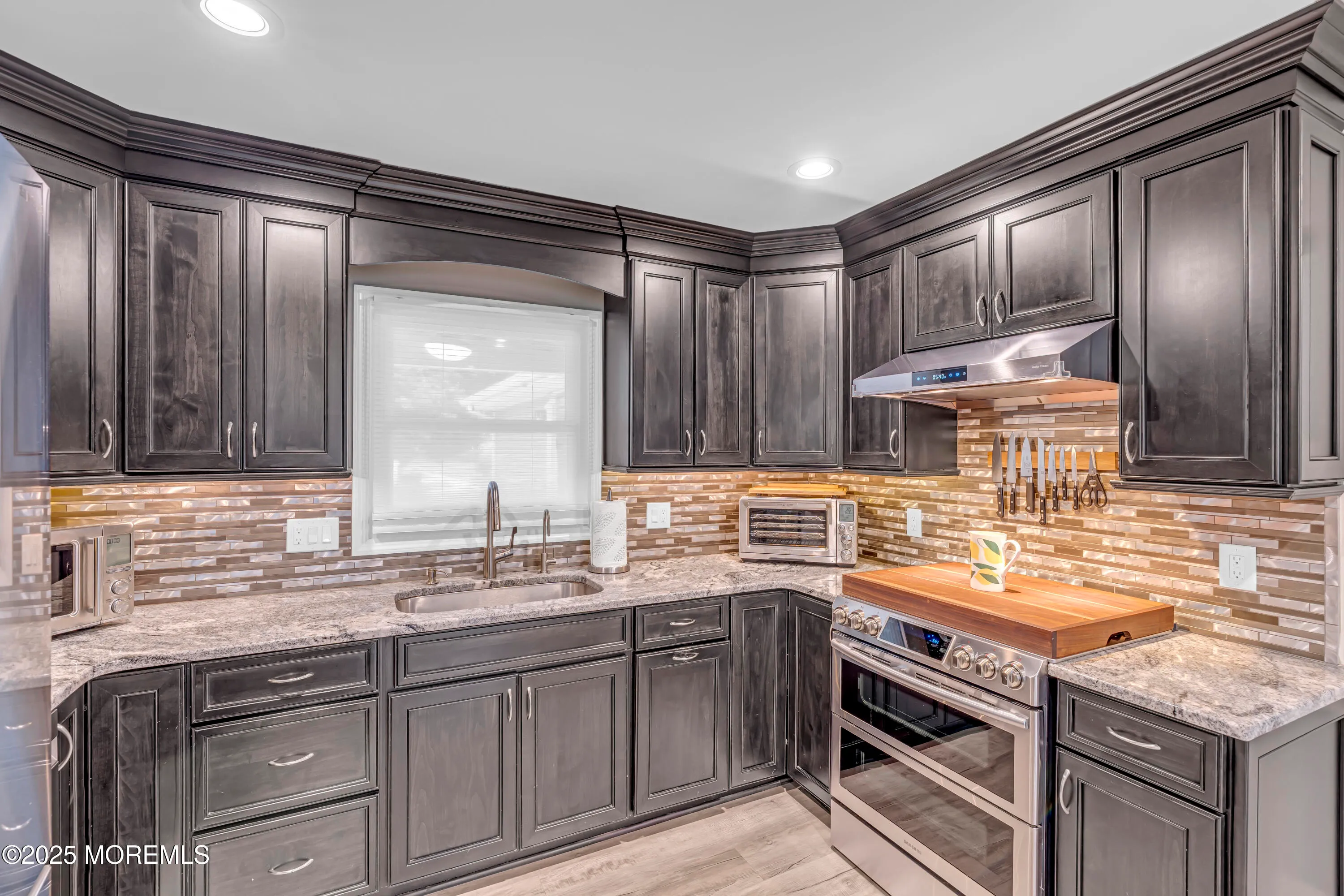 Aberdeen, New Jersey 07747, United States, 3 Bedrooms Bedrooms, ,2 BathroomsBathrooms,Residential,Pending,148229